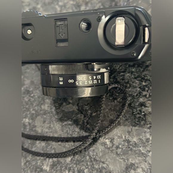 Vintage 1977 Yashica ME 1 Viewfinder Film Camera 35mm Shutter Release and case - Picture 6 of 11